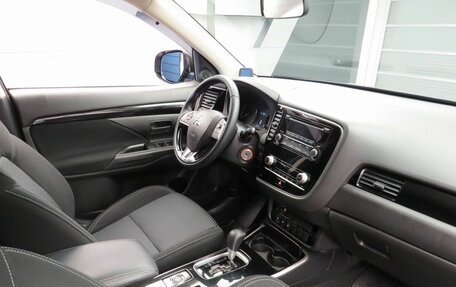Mitsubishi Outlander III рестайлинг 3, 2021 год, 1 995 000 рублей, 5 фотография