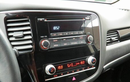 Mitsubishi Outlander III рестайлинг 3, 2021 год, 1 995 000 рублей, 10 фотография