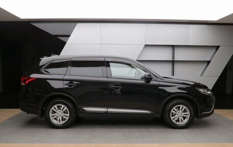 Mitsubishi Outlander III рестайлинг 3, 2021 год, 1 995 000 рублей, 18 фотография
