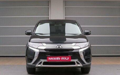Mitsubishi Outlander III рестайлинг 3, 2021 год, 1 995 000 рублей, 20 фотография