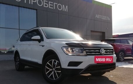 Volkswagen Tiguan II, 2020 год, 2 399 000 рублей, 2 фотография