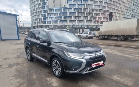 Mitsubishi Outlander III рестайлинг 3, 2019 год, 1 948 000 рублей, 2 фотография