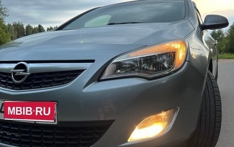 Opel Astra J, 2010 год, 830 000 рублей, 1 фотография