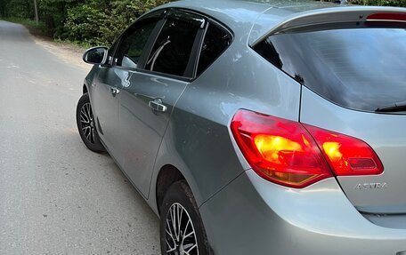 Opel Astra J, 2010 год, 830 000 рублей, 2 фотография