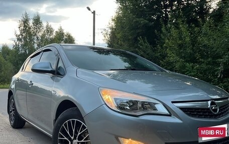 Opel Astra J, 2010 год, 830 000 рублей, 3 фотография