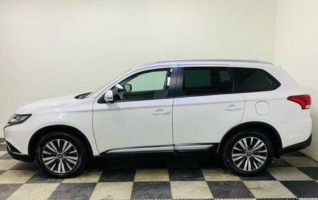 Mitsubishi Outlander III рестайлинг 3, 2019 год, 2 150 000 рублей, 8 фотография