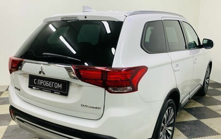 Mitsubishi Outlander III рестайлинг 3, 2019 год, 2 150 000 рублей, 5 фотография