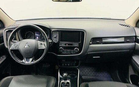 Mitsubishi Outlander III рестайлинг 3, 2019 год, 2 150 000 рублей, 10 фотография