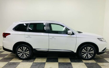 Mitsubishi Outlander III рестайлинг 3, 2019 год, 2 150 000 рублей, 4 фотография