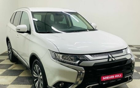 Mitsubishi Outlander III рестайлинг 3, 2019 год, 2 150 000 рублей, 3 фотография