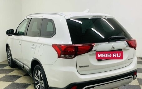 Mitsubishi Outlander III рестайлинг 3, 2019 год, 2 150 000 рублей, 7 фотография