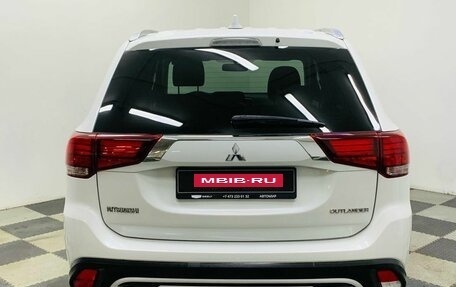 Mitsubishi Outlander III рестайлинг 3, 2019 год, 2 150 000 рублей, 6 фотография