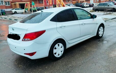 Hyundai Solaris II рестайлинг, 2015 год, 800 000 рублей, 2 фотография