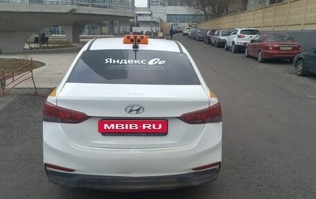 Hyundai Solaris II рестайлинг, 2017 год, 800 000 рублей, 5 фотография