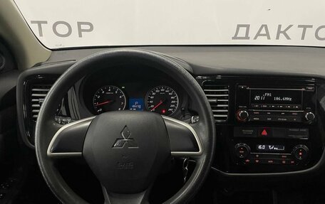 Mitsubishi Outlander III рестайлинг 3, 2015 год, 1 295 000 рублей, 9 фотография