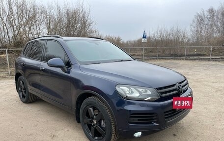 Volkswagen Touareg III, 2011 год, 2 800 000 рублей, 2 фотография