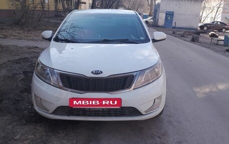 KIA Rio III рестайлинг, 2013 год, 970 000 рублей, 2 фотография