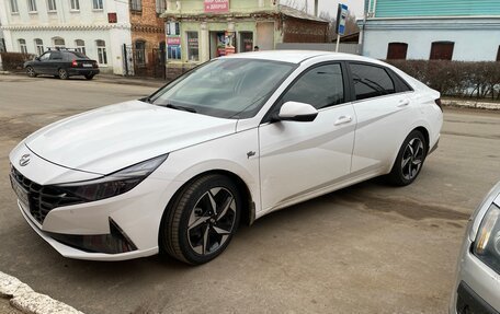 Hyundai Elantra, 2021 год, 2 600 000 рублей, 2 фотография