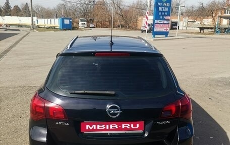 Opel Astra J, 2011 год, 900 000 рублей, 2 фотография