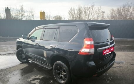 Toyota Land Cruiser Prado 150 рестайлинг 2, 2015 год, 3 290 000 рублей, 8 фотография