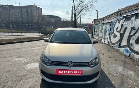 Volkswagen Polo VI (EU Market), 2012 год, 900 000 рублей, 2 фотография