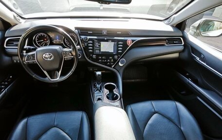 Toyota Camry, 2018 год, 2 890 000 рублей, 8 фотография