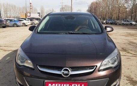 Opel Astra J, 2013 год, 920 000 рублей, 1 фотография