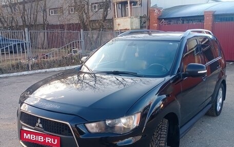 Mitsubishi Outlander III рестайлинг 3, 2010 год, 1 200 000 рублей, 2 фотография