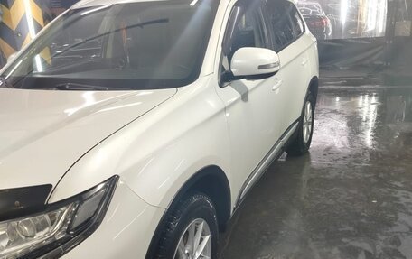 Mitsubishi Outlander III рестайлинг 3, 2015 год, 1 750 000 рублей, 2 фотография