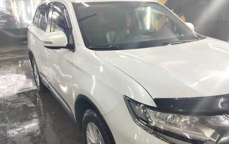 Mitsubishi Outlander III рестайлинг 3, 2015 год, 1 750 000 рублей, 3 фотография