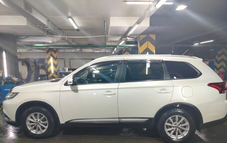 Mitsubishi Outlander III рестайлинг 3, 2015 год, 1 750 000 рублей, 8 фотография