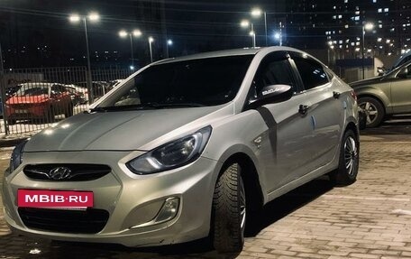 Hyundai Solaris II рестайлинг, 2012 год, 560 000 рублей, 12 фотография