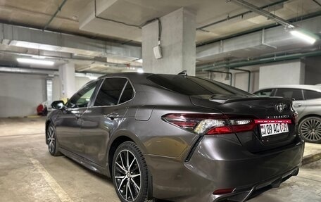 Toyota Camry, 2021 год, 4 444 444 рублей, 2 фотография