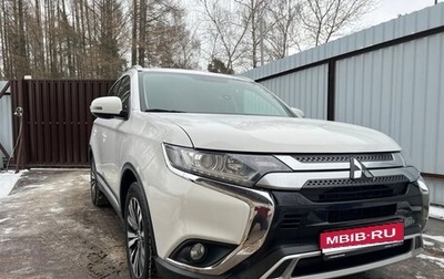 Mitsubishi Outlander III рестайлинг 3, 2018 год, 2 650 000 рублей, 1 фотография