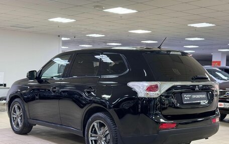 Mitsubishi Outlander III рестайлинг 3, 2013 год, 999 000 рублей, 4 фотография