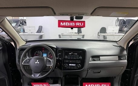 Mitsubishi Outlander III рестайлинг 3, 2013 год, 999 000 рублей, 10 фотография