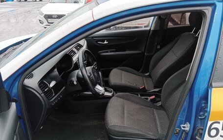 KIA Rio IV, 2019 год, 880 000 рублей, 10 фотография