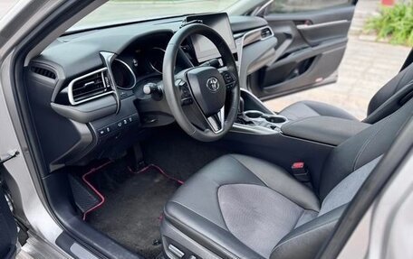 Toyota Camry, 2021 год, 2 400 000 рублей, 8 фотография