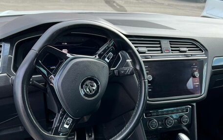 Volkswagen Tiguan II, 2018 год, 2 750 000 рублей, 19 фотография