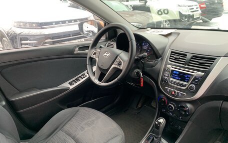 Hyundai Solaris II рестайлинг, 2015 год, 900 000 рублей, 9 фотография