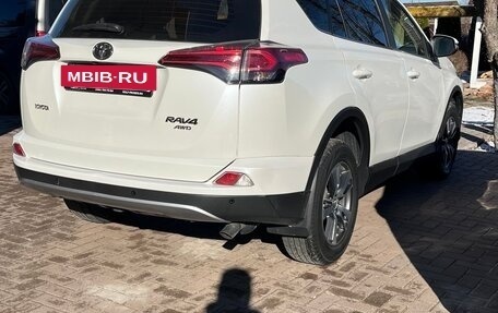 Toyota RAV4, 2017 год, 2 100 000 рублей, 4 фотография