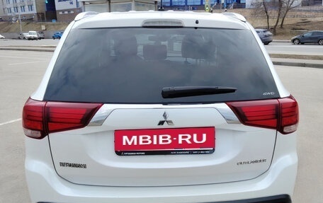 Mitsubishi Outlander III рестайлинг 3, 2015 год, 1 980 000 рублей, 9 фотография