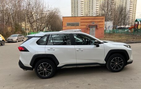 Toyota RAV4, 2023 год, 3 900 000 рублей, 2 фотография