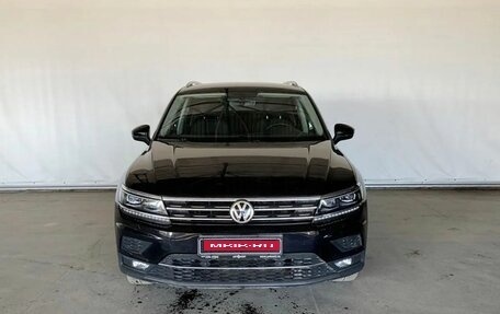 Volkswagen Tiguan II, 2018 год, 2 289 000 рублей, 2 фотография