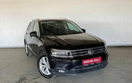 Volkswagen Tiguan II, 2018 год, 2 289 000 рублей, 3 фотография