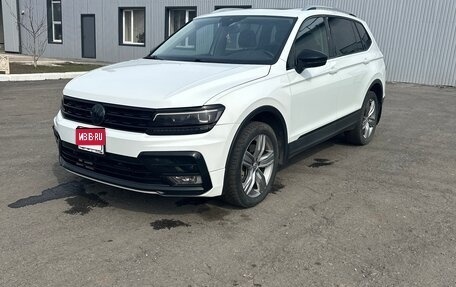 Volkswagen Tiguan II, 2019 год, 3 450 000 рублей, 3 фотография