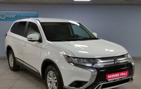 Mitsubishi Outlander III рестайлинг 3, 2019 год, 2 233 000 рублей, 3 фотография