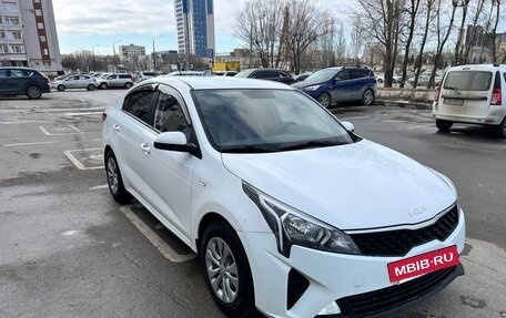 KIA Rio IV, 2022 год, 1 499 000 рублей, 2 фотография