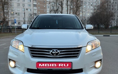 Toyota RAV4, 2011 год, 2 300 000 рублей, 2 фотография