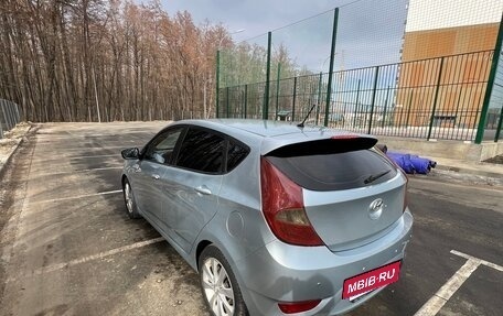 Hyundai Solaris II рестайлинг, 2011 год, 850 000 рублей, 5 фотография